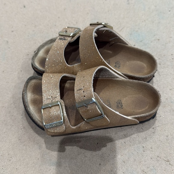 Kids gold and Brown Birkenstock Sandals
28 translates to an 11 1/2 or 12 - Picture 3 of 5